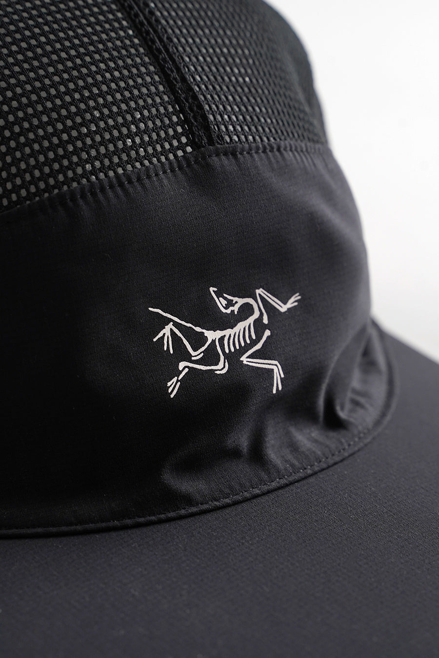 CASQUETTE NORVAN MESH 5 PANEL BLACK ET ARTIC SILK