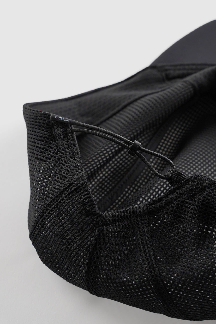 CASQUETTE NORVAN MESH 5 PANEL BLACK ET ARTIC SILK