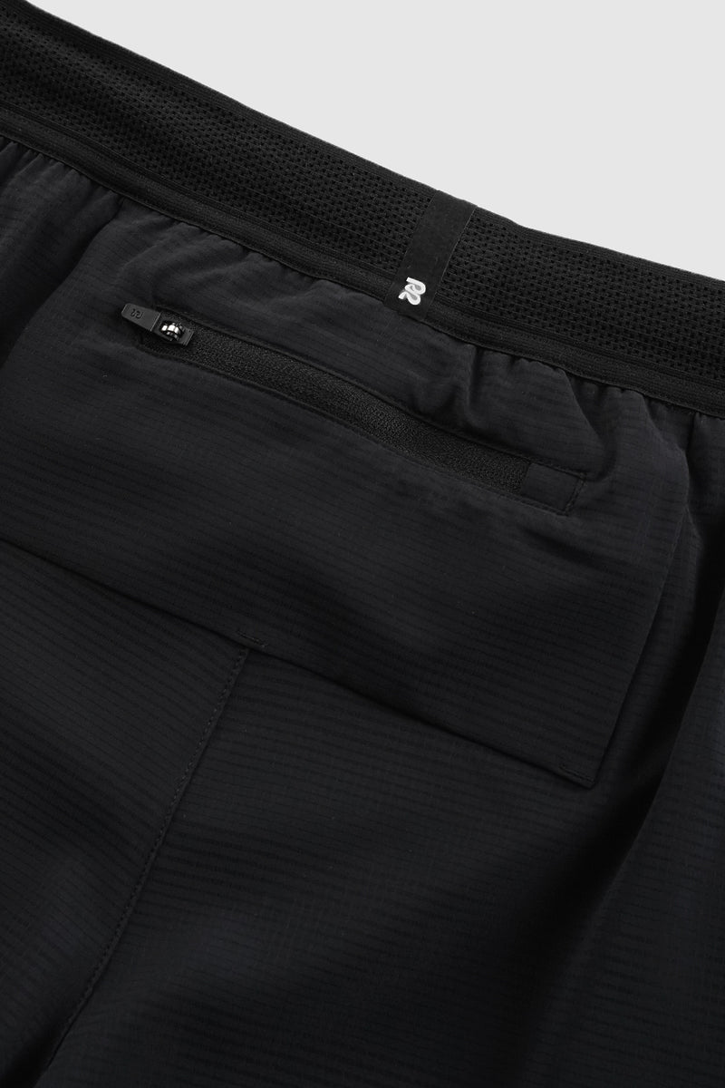 BLACK COOLGRID™ 2-IN-1 RUN SHORT