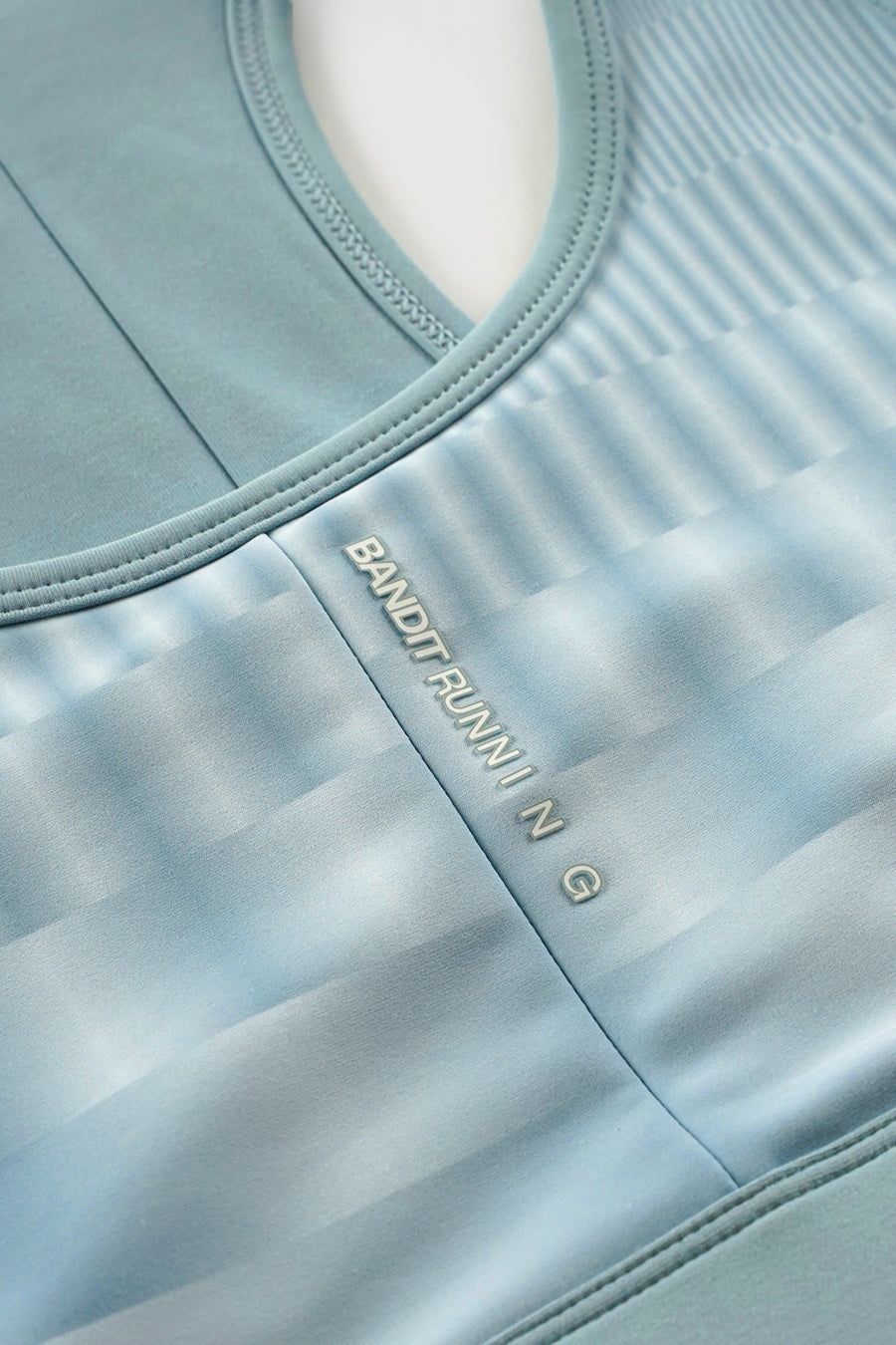 VANISHER™ REVERSO™ SCOOP NECK RUN BRA LAGOON AND MIST