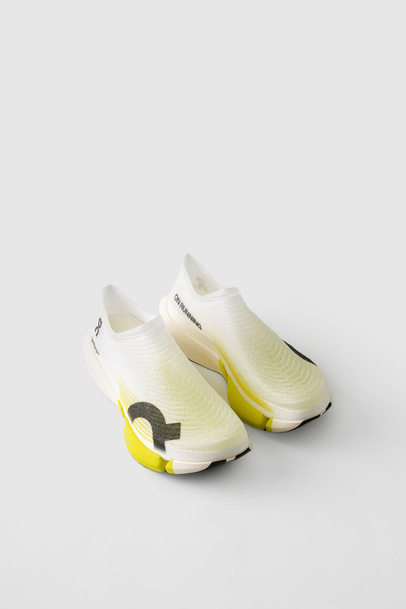 WHITE AND LIME LIGHTSPRAY CLOUDBOOM STRIKE 2